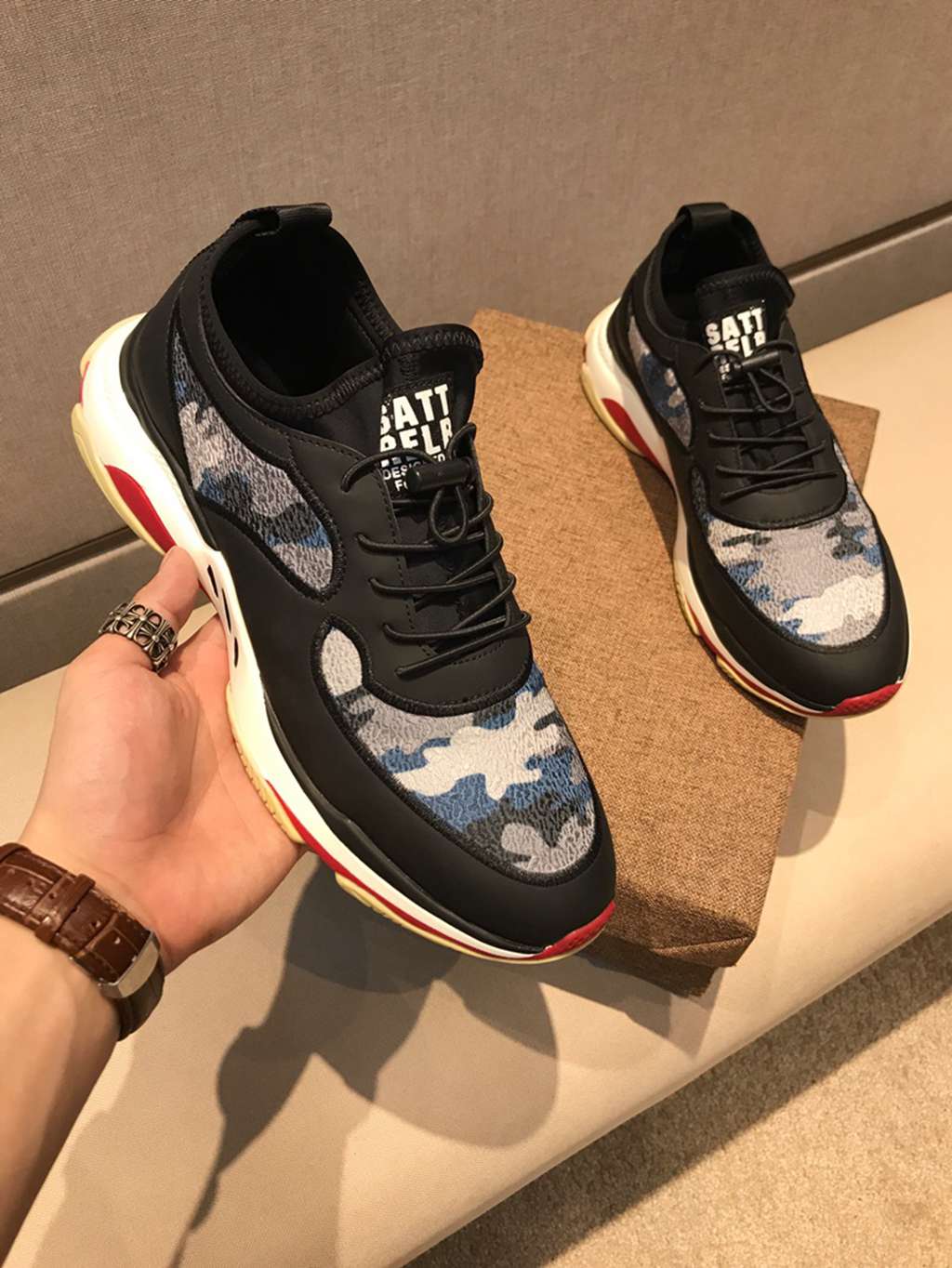 BLG  sneaker